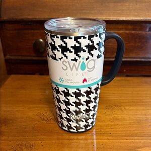 Swig Life Black and White Houndstooth Tumbler